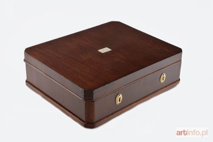 Skrzyneczka - niciak, z monogramem F.G