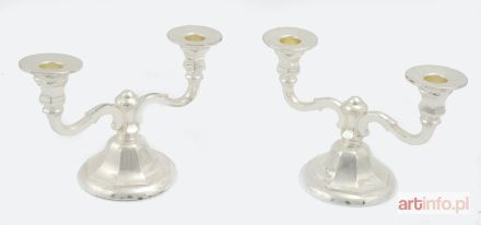 Trzy dwuramienne świeczniki