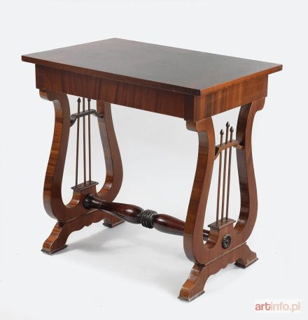 Stolik pomocniczy w stylu klasycyzującym